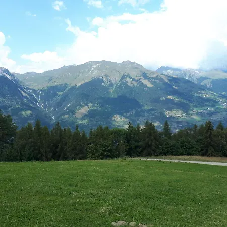 Confortable Face A La Montagne Apartment